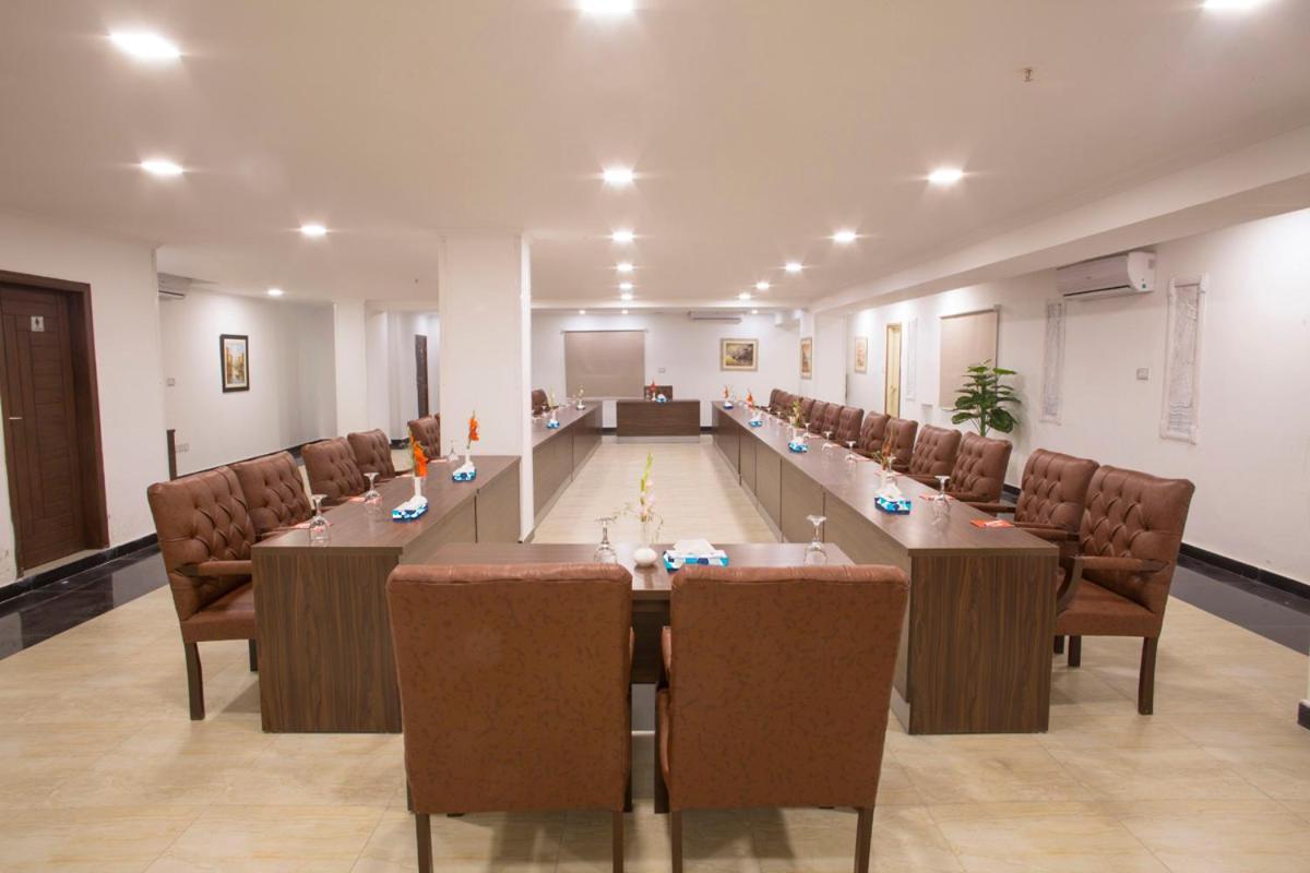 Hotel Oban Лахор Экстерьер фото